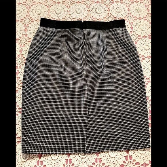 Ann Taylor Pencil Skirt Size 2 - Picture 7 of 8